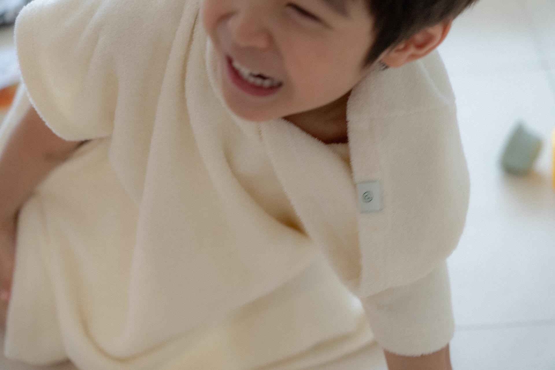 dánda cone poncho (단다 콘 판초)